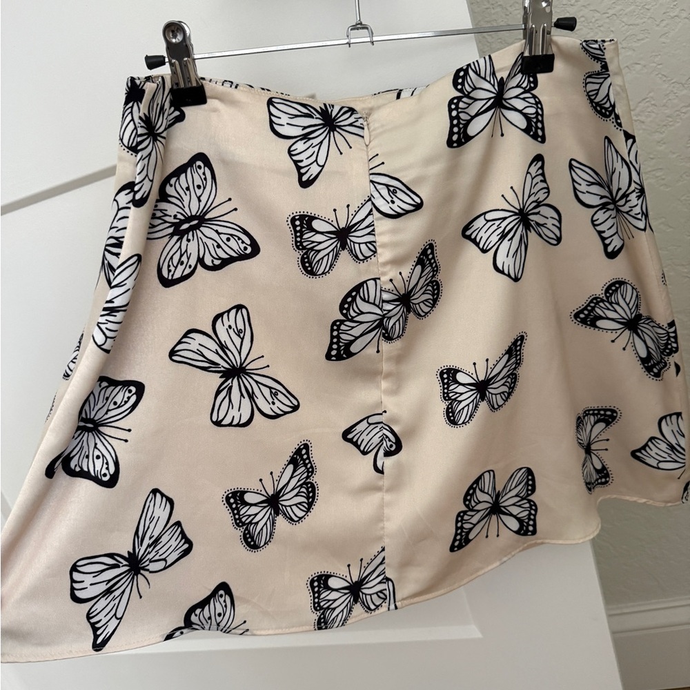 More To Come Araceli Butterfly Print Mini Skirt - Picture 4 of 6